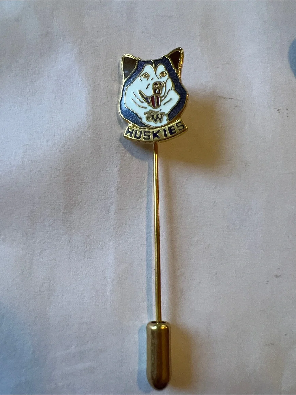 Vintage University Of Washington Huskies stick lapel pin